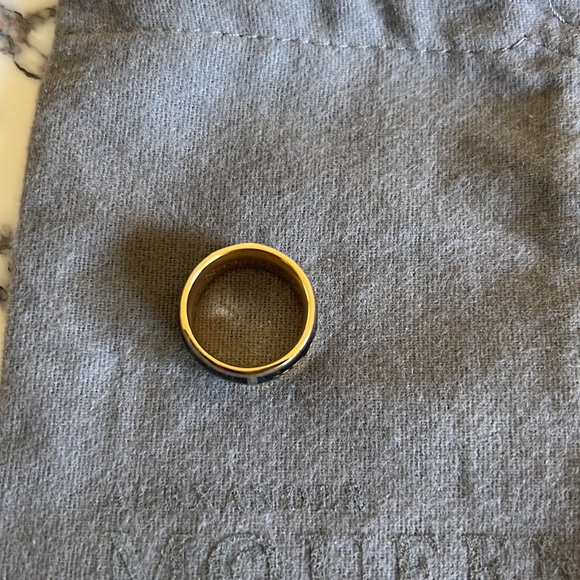 Authentic pre passing Alexander McQueen black enamel gold signature ring w/pouch - Picture 11 of 13